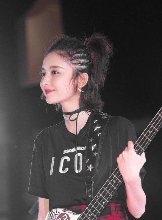 泫雅晒出脏辫头引发热议,没想到这些明星留起脏辫头这么好看_造型