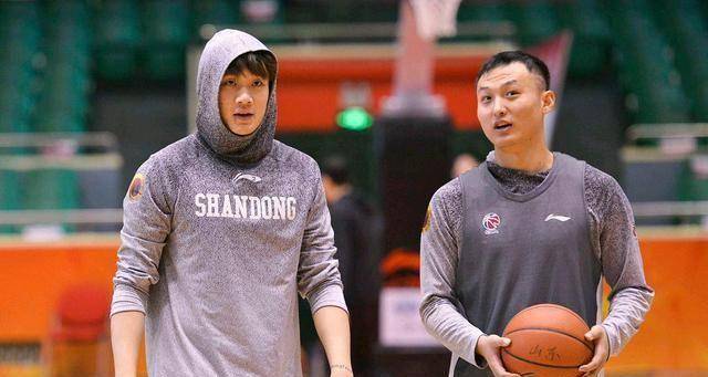 快讯:刘景远亲赴新疆抢周琦易建联为国出战小丁4000万无人接盘_辽宁队