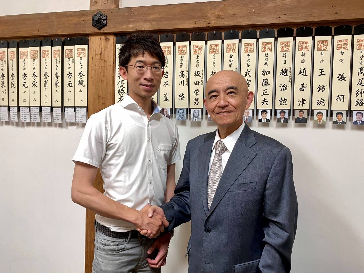 本因坊摆阵发源地京都寂光寺 纪念算砂逝世400年 井山完胜追回一分