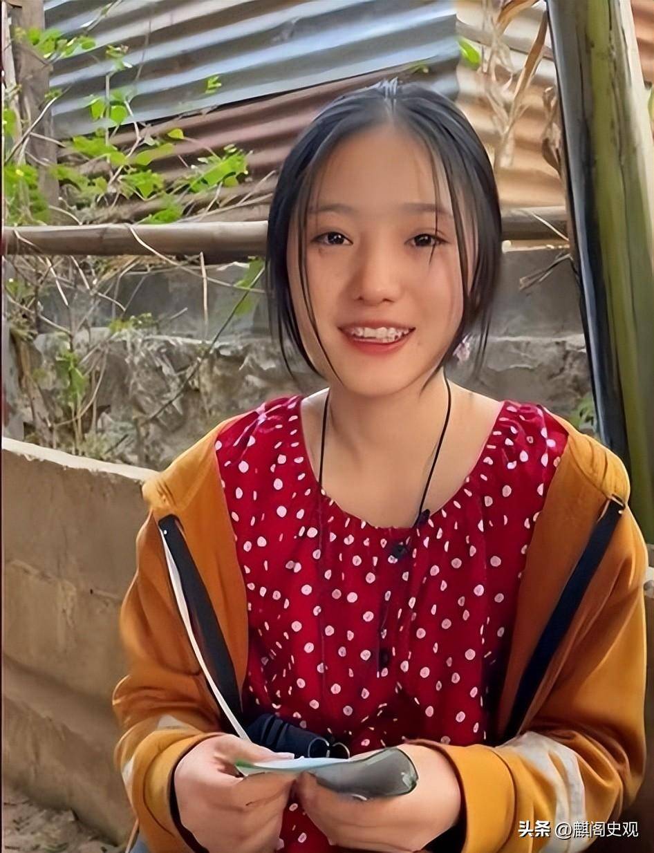 2020年,老挝女孩一笑走红,父亲:以后想娶她,要两辆本田摩托车_视频