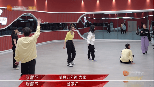 李菲儿当时的原句如下:李菲儿和张馨予被一起分到了《木兰》这个曲目