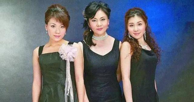 凭借更强的演唱实力,更雄厚的圈层人脉,李蓉组黑鸭子主攻大型晚会演出