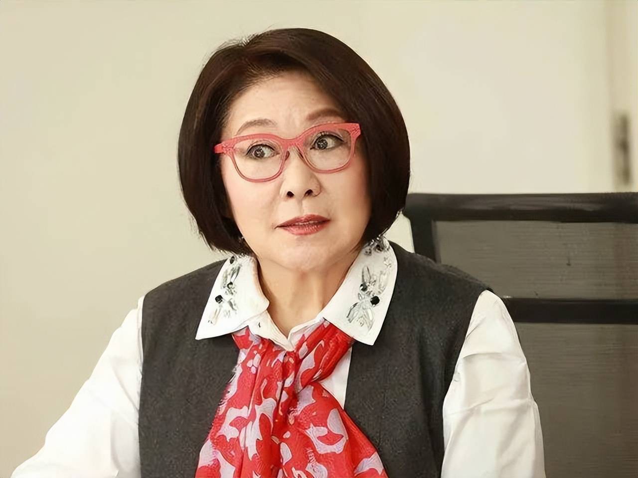 48岁tvb老戏骨女儿称将结婚,曾有两段婚史,男方高大有型_叶子青_婚姻