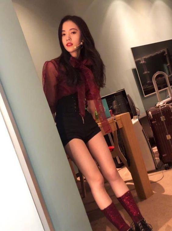论"安全裤"只服鞠婧祎,永远外露2cm,这身材一般人招架不住_造型_服装