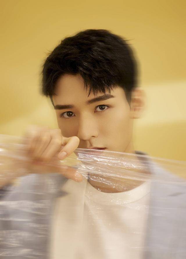 人菜瘾大,定位清晰!龚俊晒leavethedooropen歌曲引爆笑