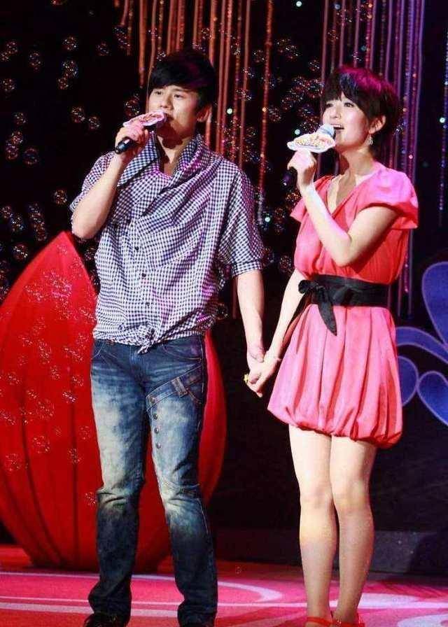 郎朗送谢娜钢琴,谢娜背对镜头弹奏一曲,何炅毫不客气给差评_什么_胎教