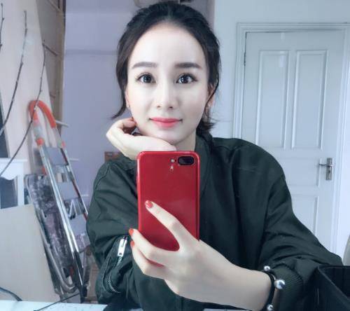 杨幂替身晒近照,青春水嫩,丝毫不输本尊!_卓亨瑜_长相_桃花