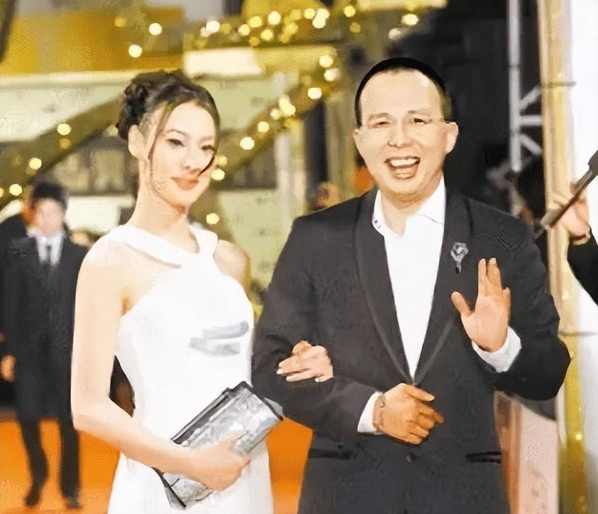 事实证明,57岁的李泽楷,还是将梁洛施推上了"女主人"的位置!