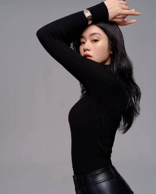 奚梦瑶最新孕肚照曝光,穿紧身皮裙,脚踏高跟鞋气场耀眼_工作_何猷君