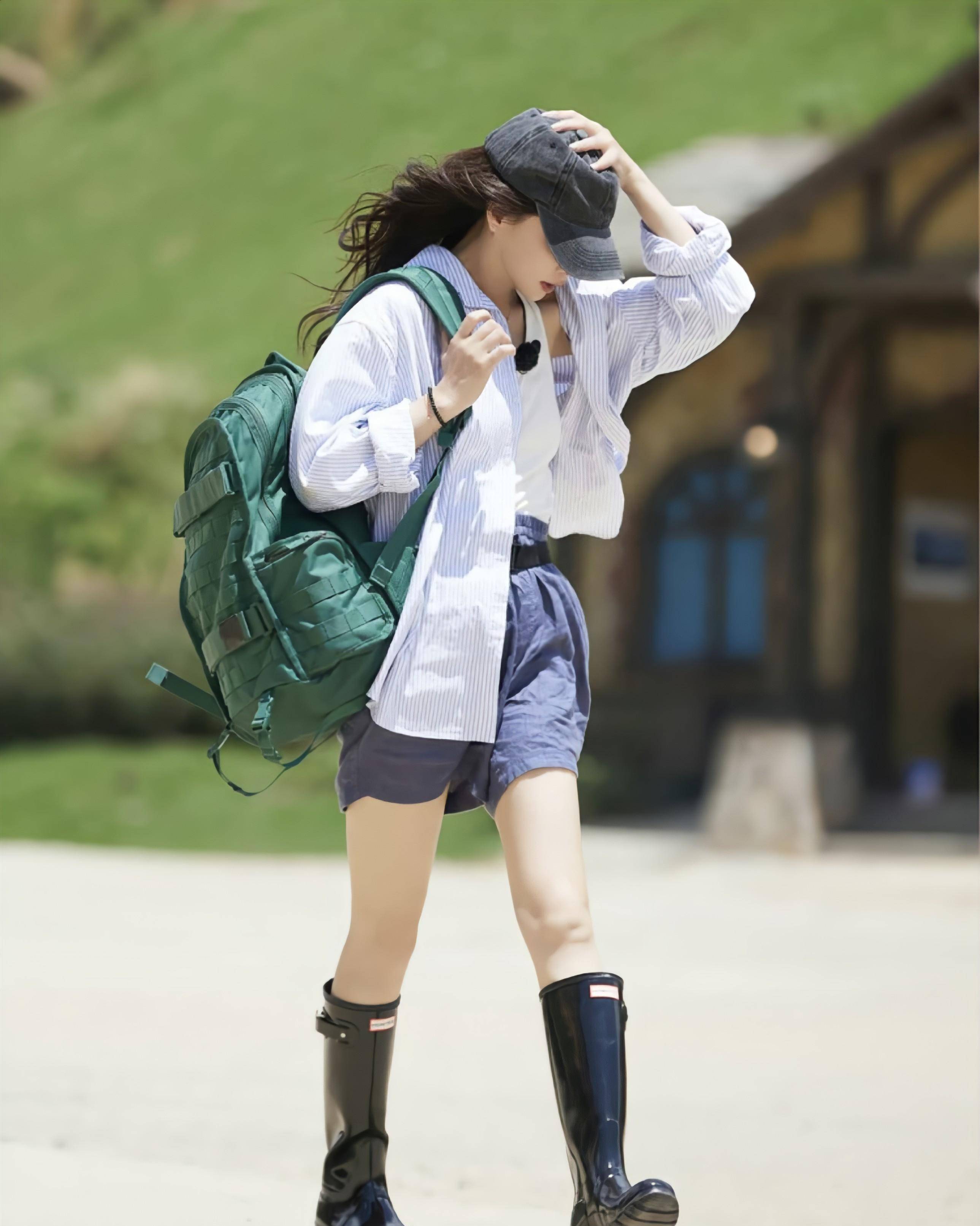 46岁的舒淇状态很好!叠搭玩出新花样,休闲又时尚_造型_牛仔裤_黑色