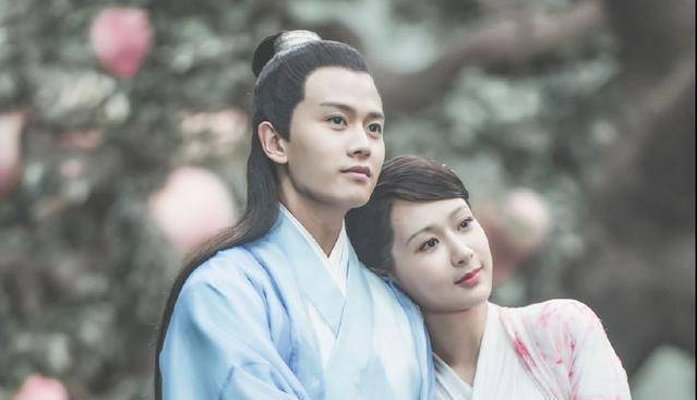 马可曾在电视剧《家有儿女》中饰演杨紫的狂野男朋友,还被称为"狂野