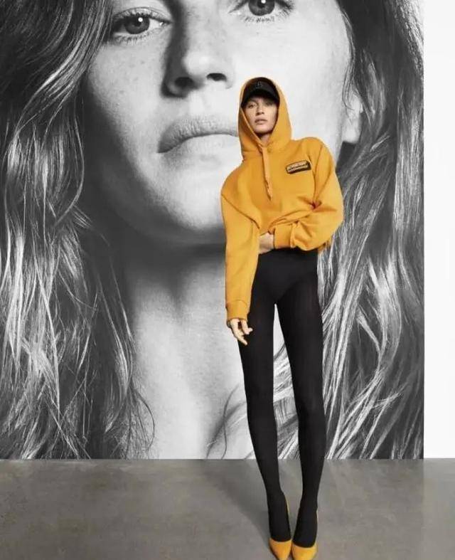 回顾 世界第一超模邦辰近乎赤身走秀,身材傲人,曾是大罗女友_小李子