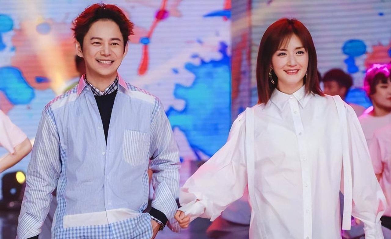 谢娜在台下模仿的有多夸张,何老师也总能在第一时间猜到好,快乐大本营