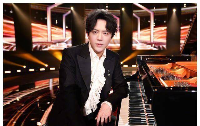 李云迪大肆走红之后,他的个人演奏会也如旋风般风靡世界各地,出场费更