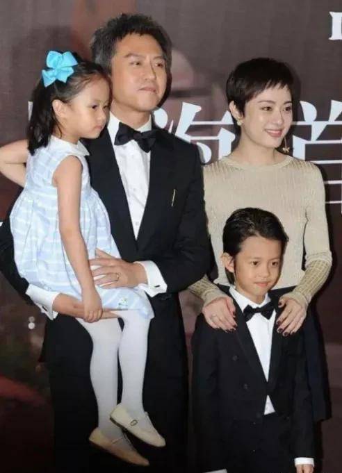 邓超的儿女不仅长得好看,而且腿也很长_造型_配饰_身材