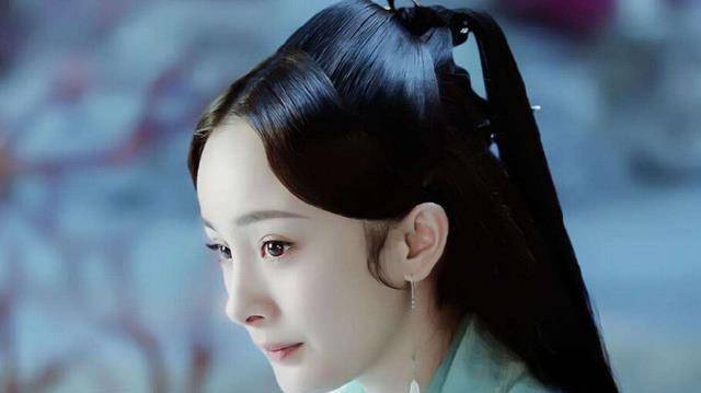 杨幂"狐狸幂"变身"杀手幂"太性感被网友评价胸以下全是腿_傲人_cm