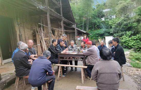 休宁县源芳乡渔临村:踔厉奋发描绘乡村振兴新画卷_整治_村民_问题