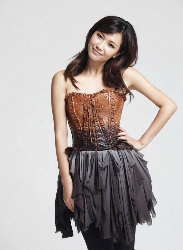 49岁徐静蕾近况曝光:高调晒泳池照,定居美国6年,吃成胖美人!