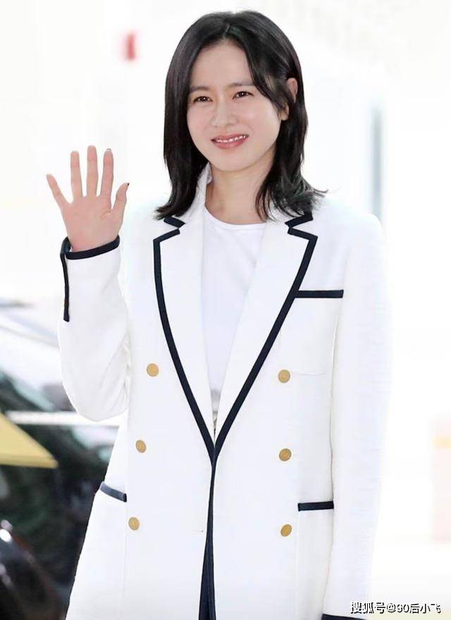 孙艺珍近况现身,拎1万6的包包抢尽风头,仿佛走路都带风!