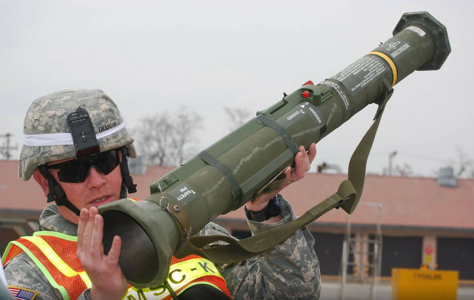 at4反坦克火箭弹,操控便捷且性能优良,给人以深刻印象_射击_装备_武器