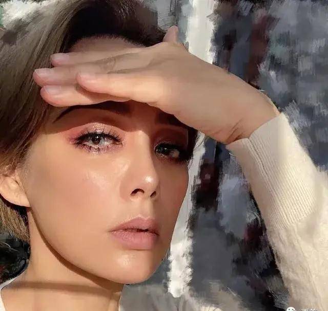 抽烟喝酒打架,公开示爱有夫之妇,她是贵圈没人敢惹的女星_时尚_宁静