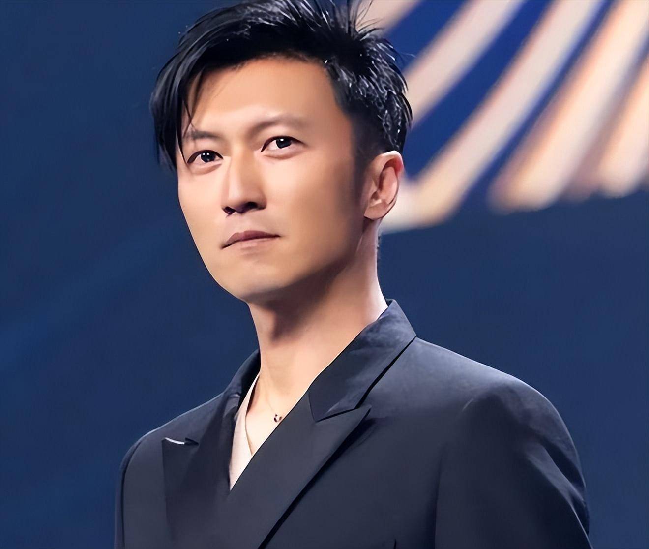 谢霆锋带儿子澳洲滑雪,lucas越来越帅,王菲陪女儿两人分工明确_张柏芝