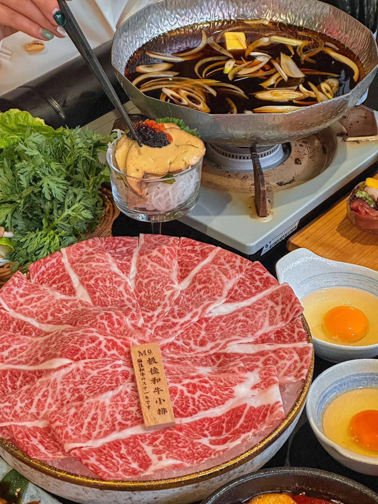 小声告诉你们zui近周年庆活动,cz还会送帝王蟹哟～-鱼子酱扇贝鸡尾酒