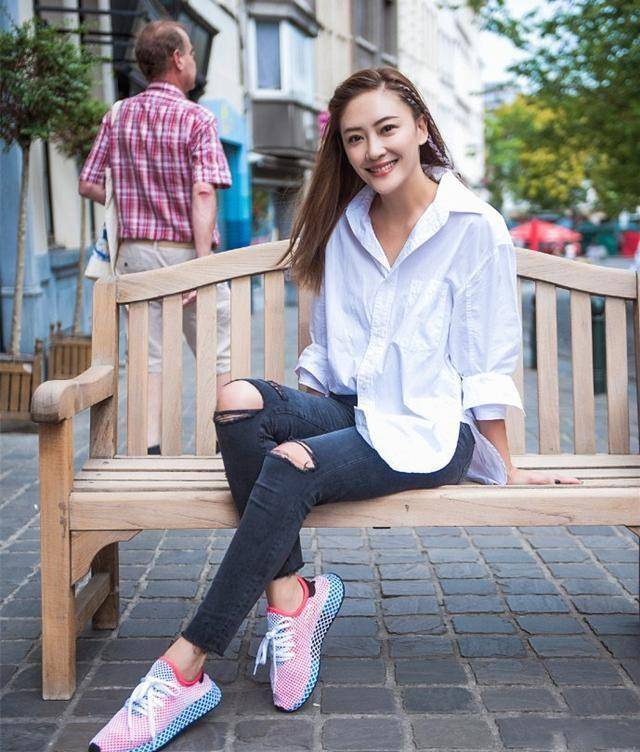 《妻子的浪漫旅行》中谢娜,应采儿,颖儿,程莉莎私服,风格迥异_气质