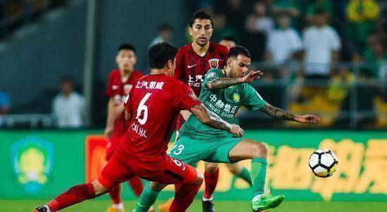 朴成早些时候因为肌肉拉伤,特地前往医院进行治疗以及x光的拍摄,后经