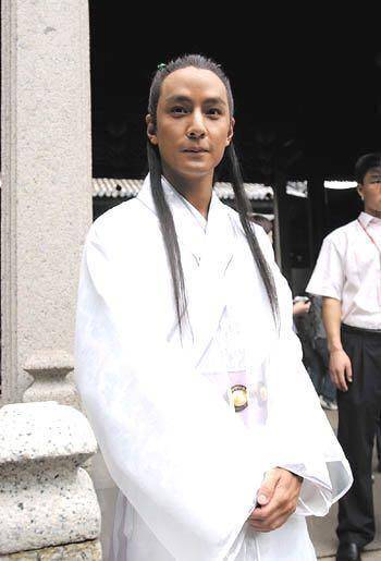 不适合演古装剧的明星,完美男神吴彦祖也有hold不住的时候_鲍蕾_古装