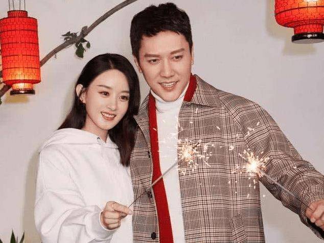 赵丽颖穿吊带装出行,冯绍峰与女粉丝合影,小细节看婚前婚后区别_冯叔