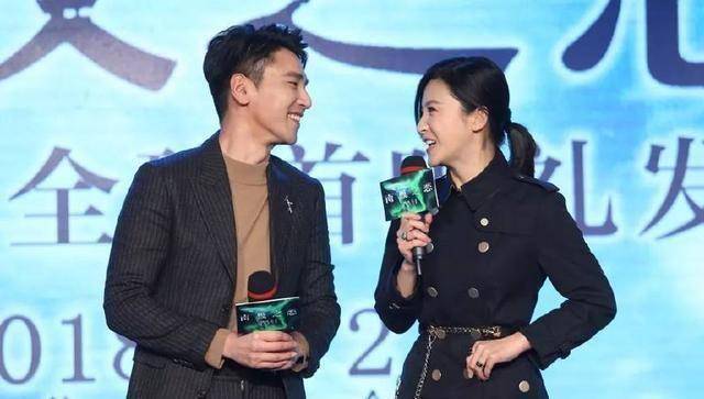 《南极之恋》中赵又廷饰演的婚庆公司老板吴富春和杨子姗饰演高空物理