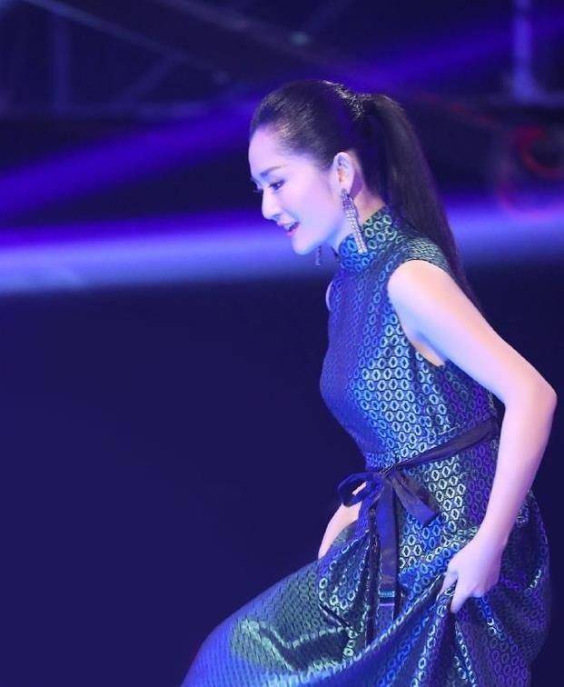 赵丽颖谢娜果然是真闺蜜,不约而同又撞衫!_时候_礼服_男女