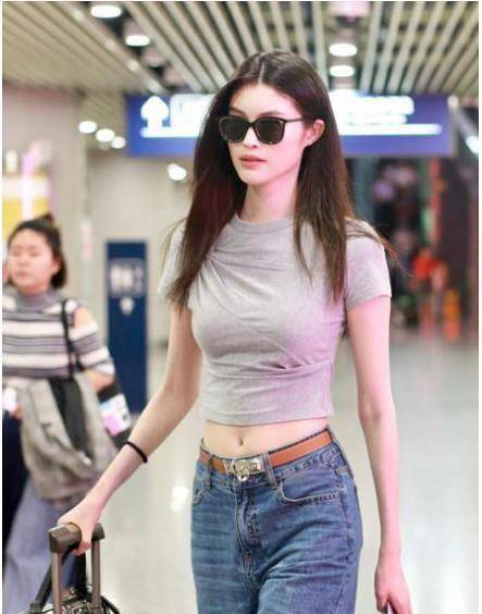 17年前,她领着800月薪给李咏做砸金蛋助手,今成超模身价千万_何穗