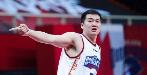 2分4失误,万圣伟被打回原形,杜锋不在身边,这次没有人骂你了_得分