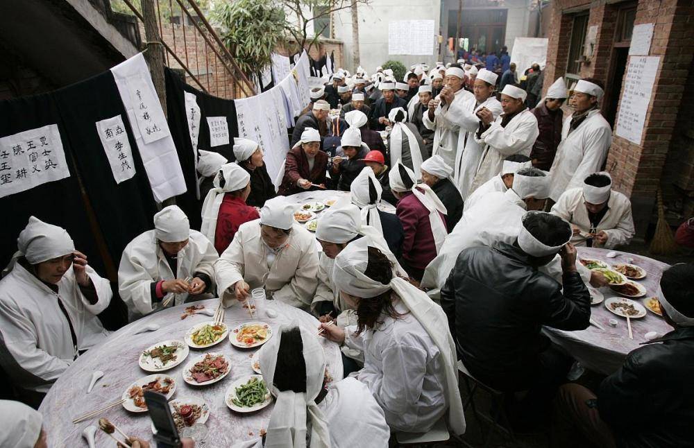 搞不清楚很容易闹出笑话的_礼仪_要求_位置