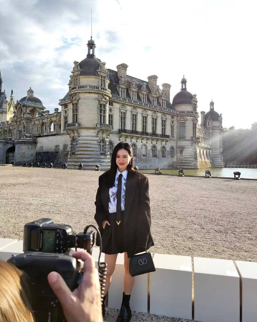 孙艺珍手机壁纸是儿子照片,皮肤白皙,眼睛很大非常可爱