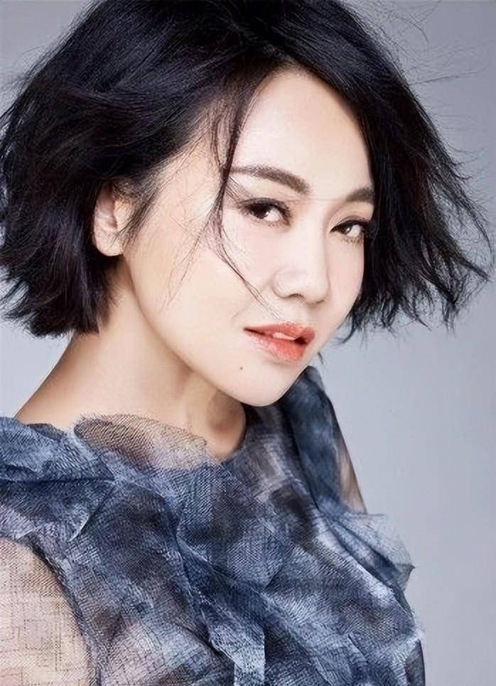 闫妮分手后连谈3段恋爱,每个都是小鲜肉,如今50岁仍旧单身_王玮_邹伟