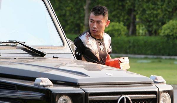 于汉超首次回应车牌事件:拍视频的人应该走过来提醒我_恒大_球迷