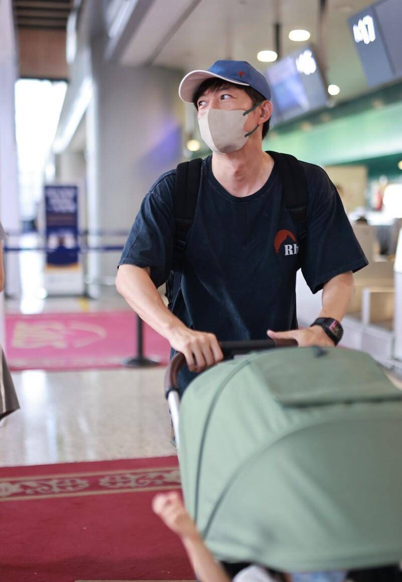 王阳真的太帅了,挑老婆的眼光也很不错,着实令人羡慕嫉妒恨!