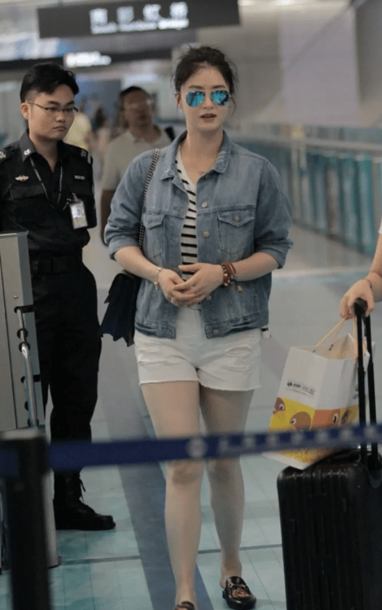 39岁蒋欣胖得真自信!