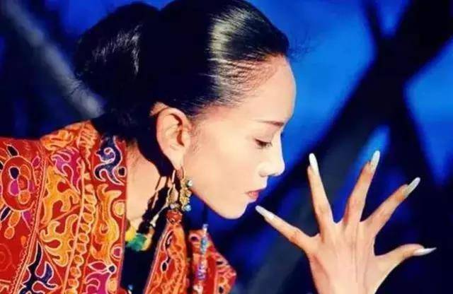 15天不洗澡,50年不吃米饭,61岁杨丽萍为舞蹈不要孩子_时候_印象_云南