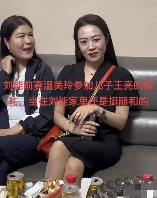 王小利儿子再办婚礼,温美玲与魏三牵手引热议,得知真因可以理解_对方