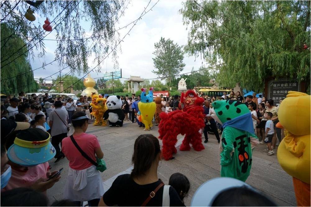 “国潮光影炫古镇，火凤万灯啤酒节”7月15日开场 (图2)
