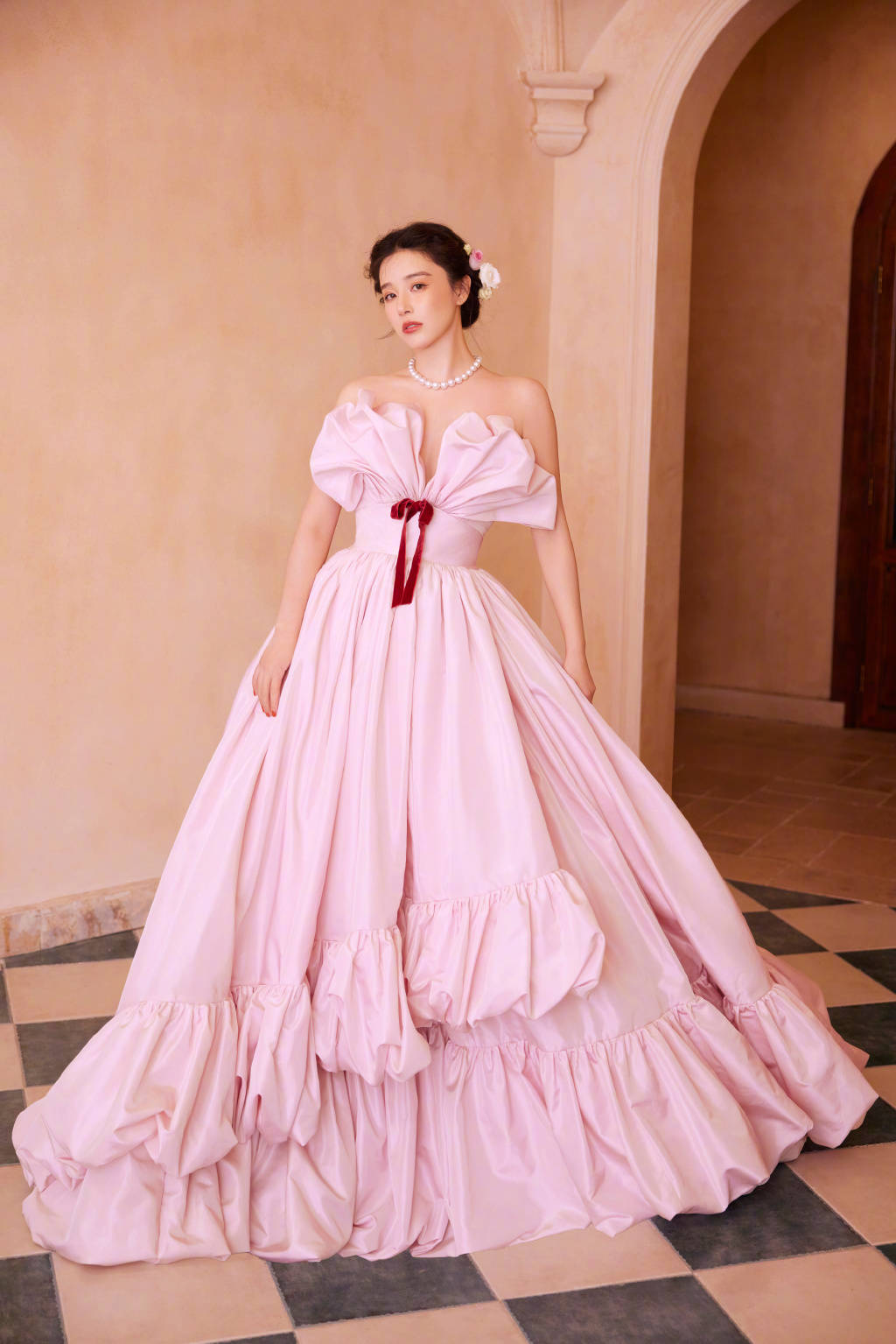 阚清子与神秘男子牵手逛街,疑似恋情曝光,网友:祝福!