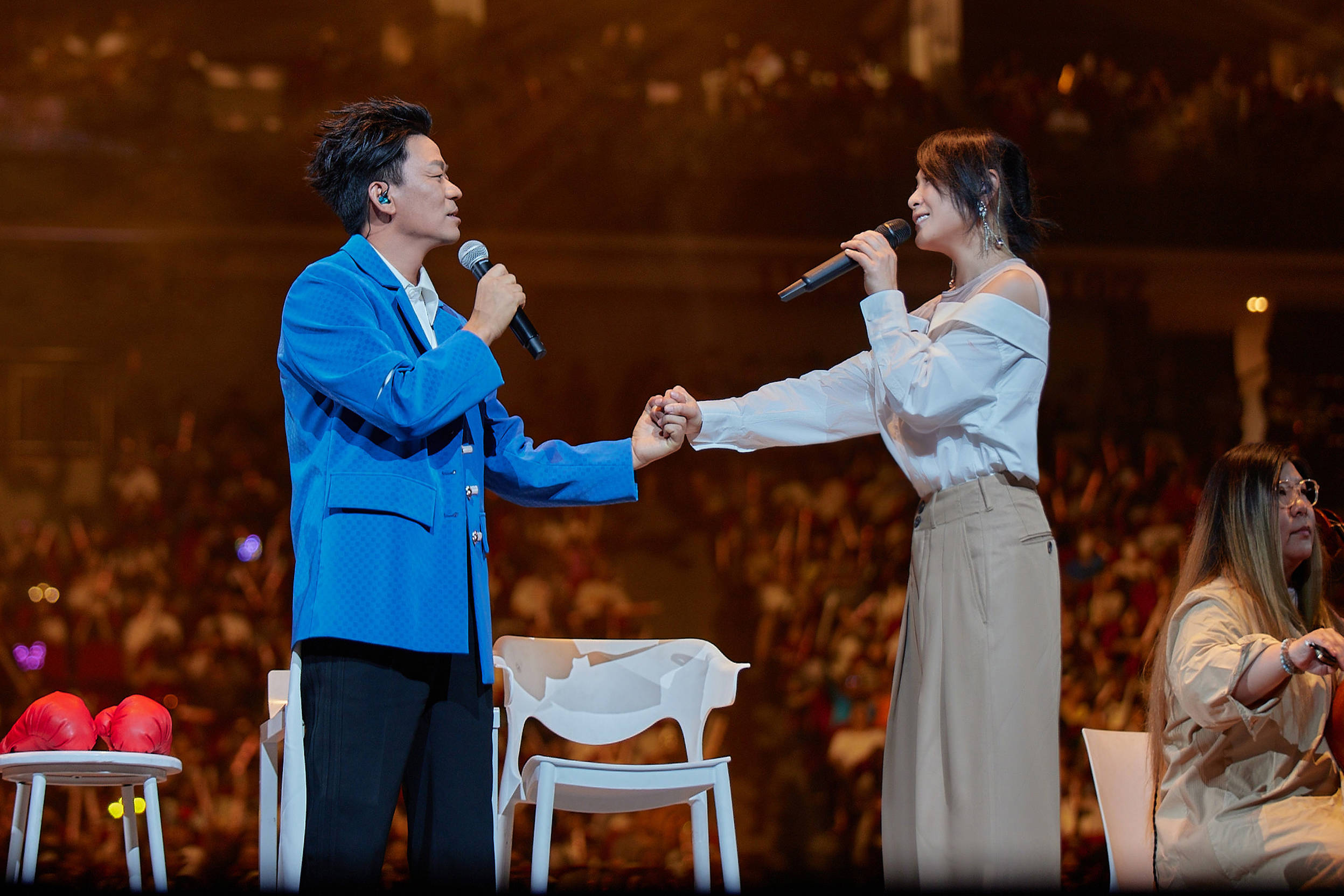 刘若英演唱会续航广州 与王宝强全新演绎《亲爱的小孩》_飞行日_歌迷