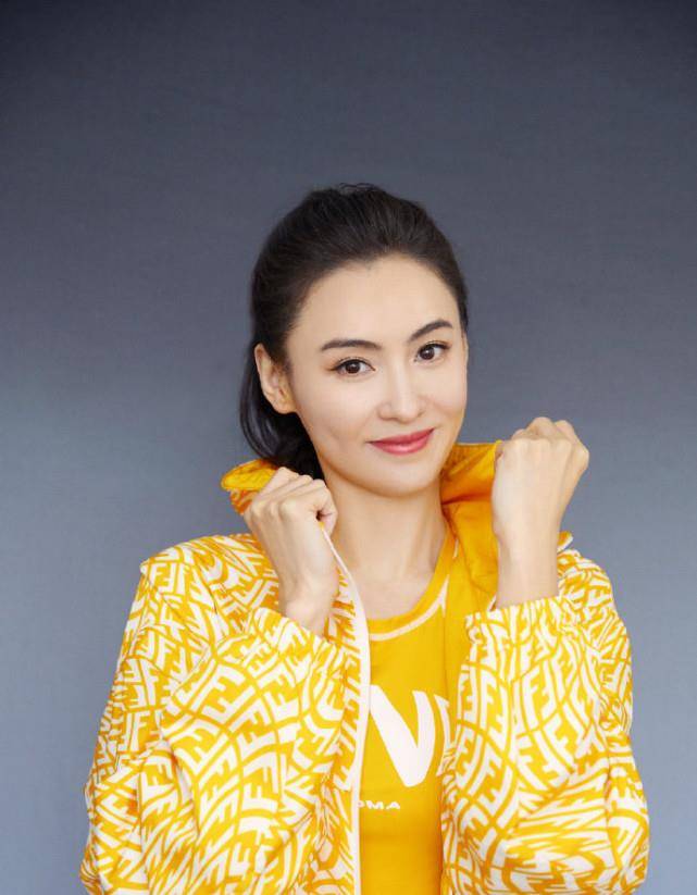 小林青霞元气写真,着修身运动装扎高马尾,身材绝美少女感十足_连体