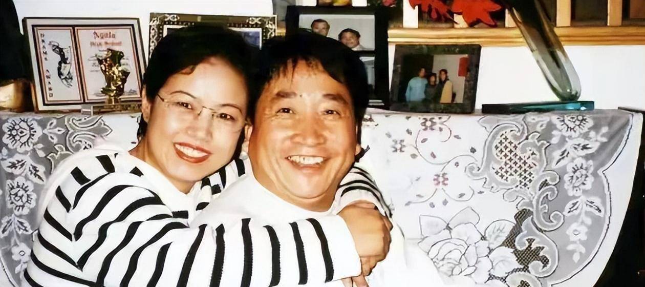 23年前,姜昆不顾妻子反对收养的6岁孤儿成了他们的骄傲