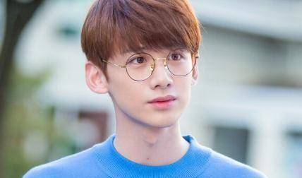 从一个音乐才子变成了当今流量小生,和当今的90后演技实力派刘昊然