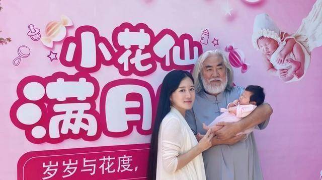 69岁张纪中怀抱满月女儿跳舞,宠溺亲吻小宝贝父爱爆棚_杜星霖_别墅